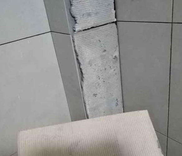 黄陵瓷砖空鼓维修公司分享下厨房瓷砖脱落的补救措施。